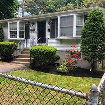 Front foundation planting with red mulch